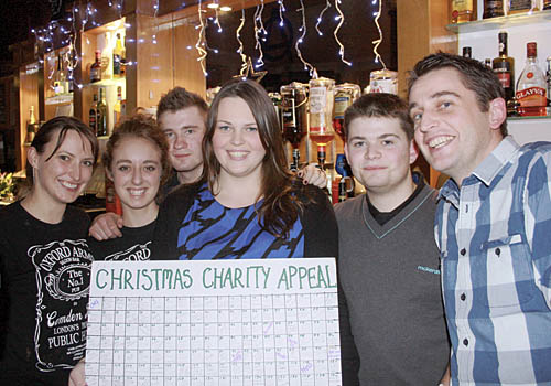 Answering the call! Landlords support our hamper appeal at Oxford Arms’ annual quiz night news121009_03a