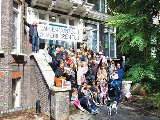 Parents’ buildings plea for new Free school – demo at vacant buildings in Fitzjohns Avenue and Maresfield Gardens news062311_17b