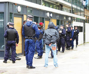 200 police in gang swoop on Queen’s Crescent – rush-hour operation targets drug dealers on estate news07211_01a