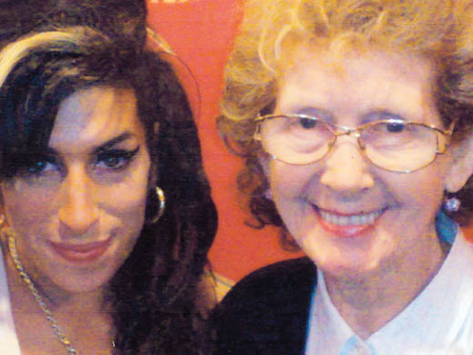 Amy Winehouse – Star behind the bar ‘She’d just turn up’ – says Dublin Castle landlady Peggy Conlon news072811_02b