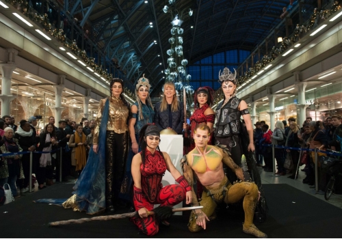 Sara Cox Christmas lights St Pancras International