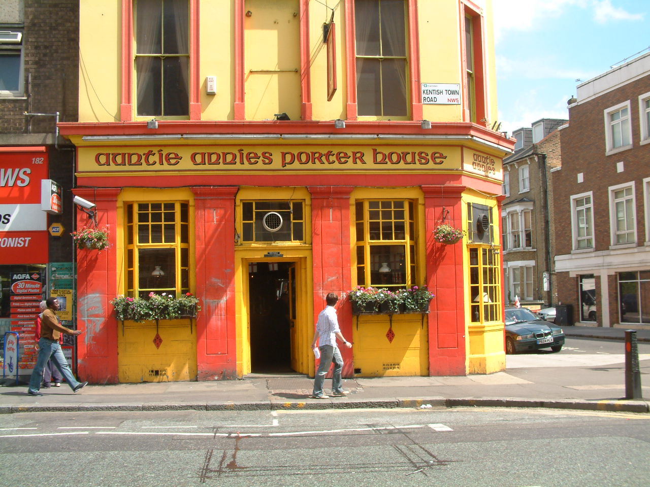 Kentish Town-Auntie Annies Porter House-2001