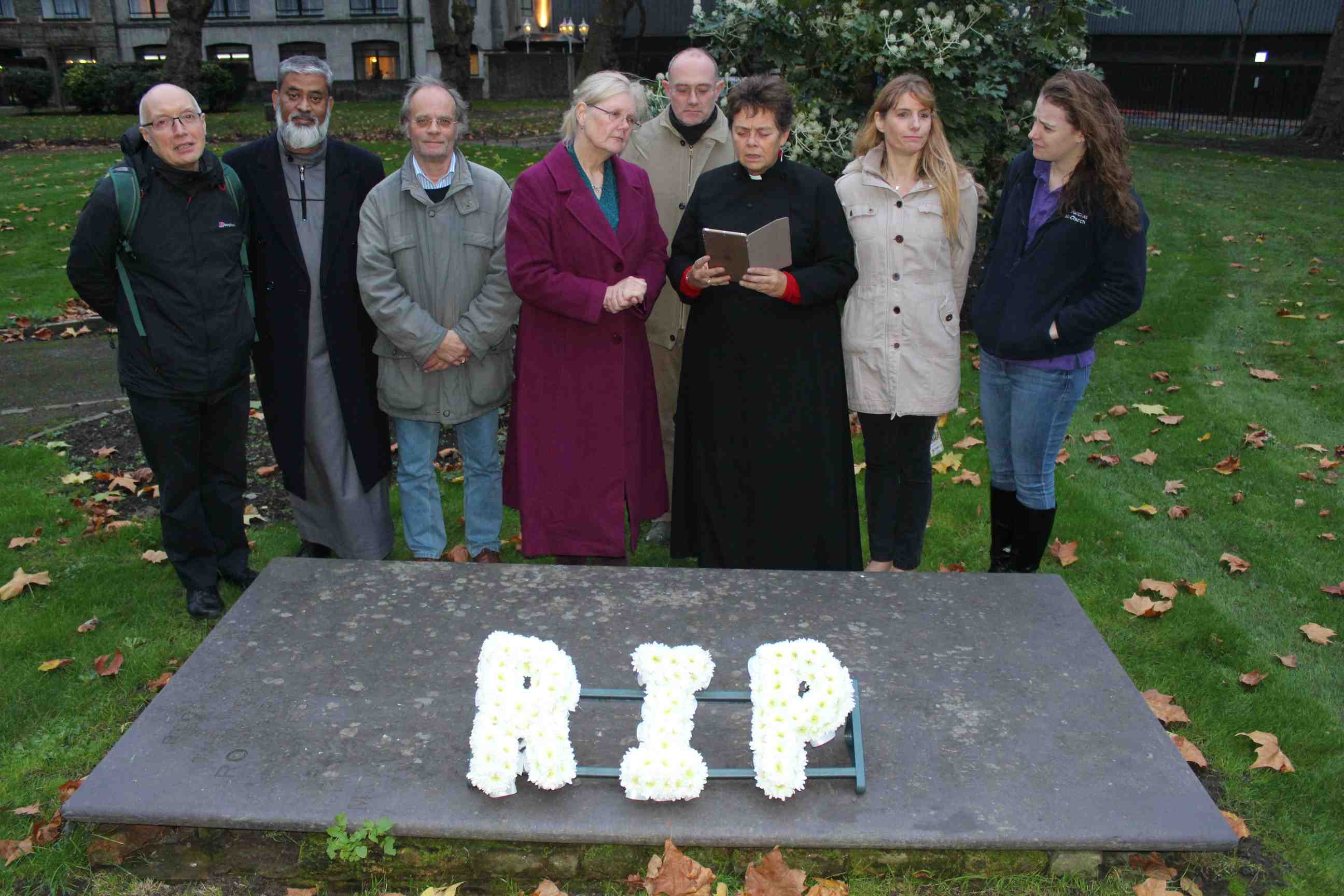 HS2 graves