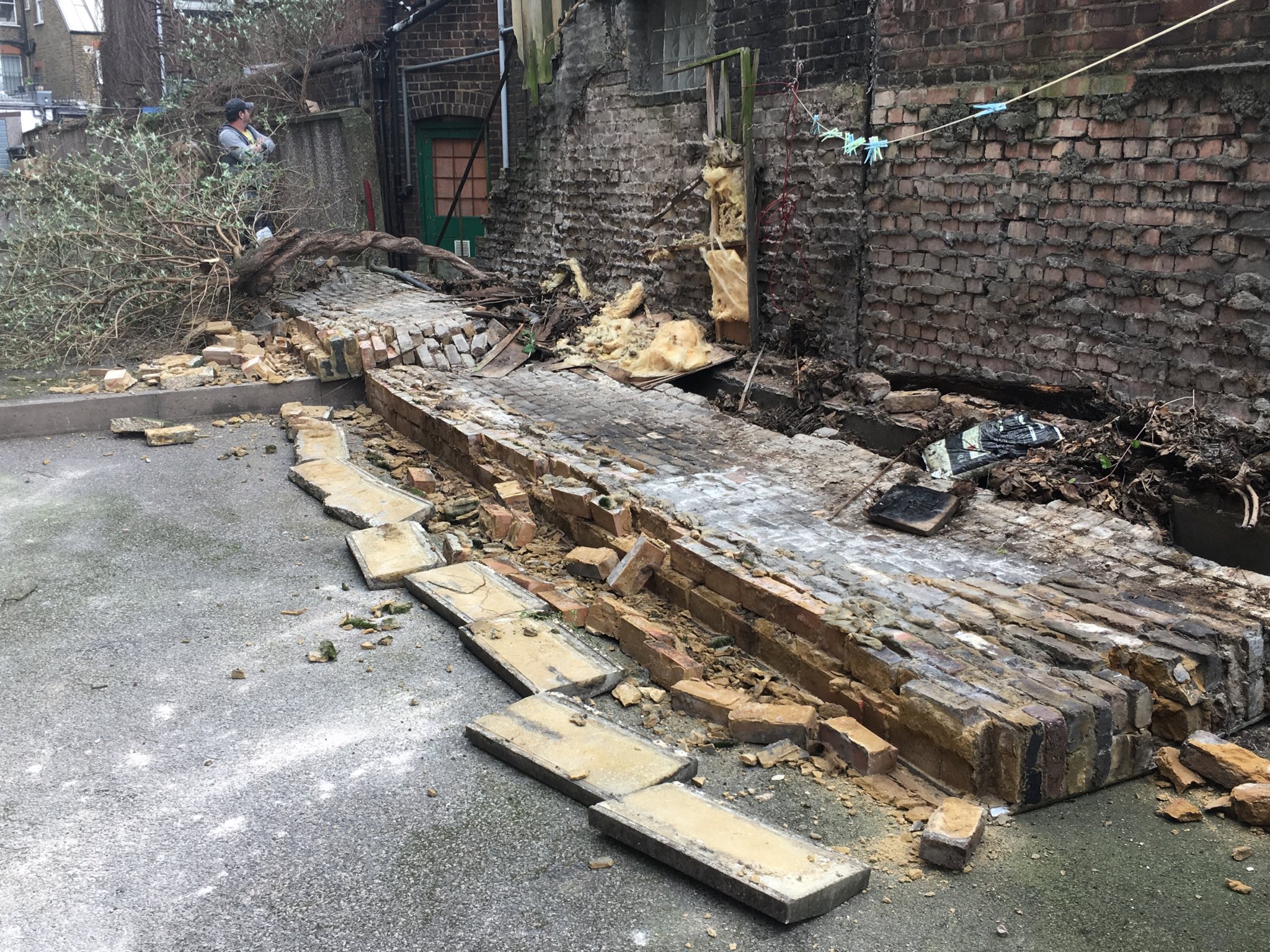Storm Doris: high winds fell trees and blow down walls Storm_Doris_Wall