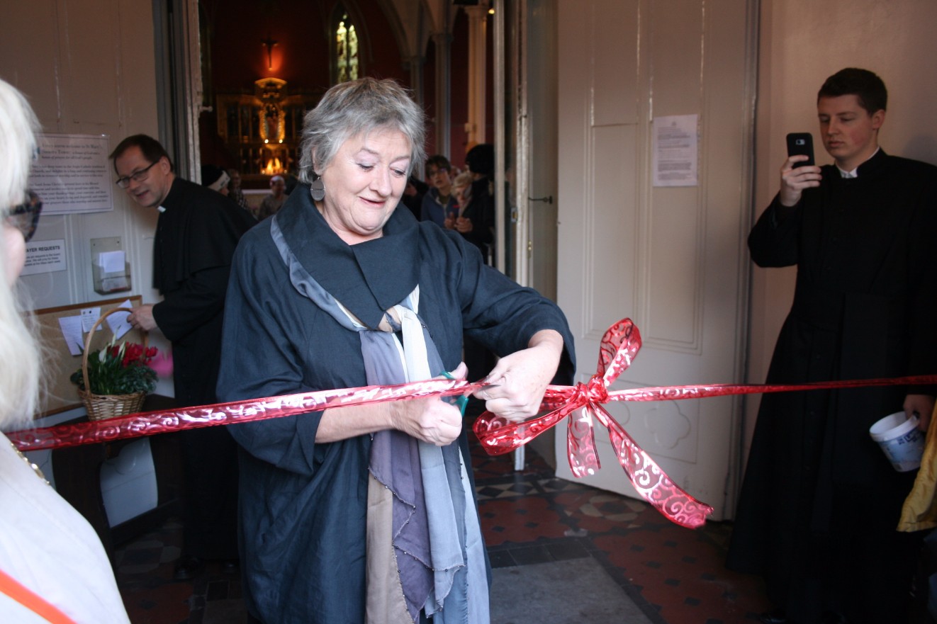 Sorcha Cusack opens church’s Christmas craft fayre Sorcha cusack