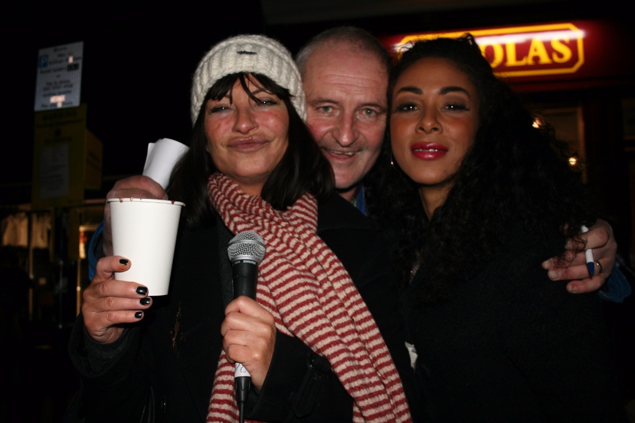 Meghan Markle actress turns on the Christmas lights in Primrose Hill IMG_7135