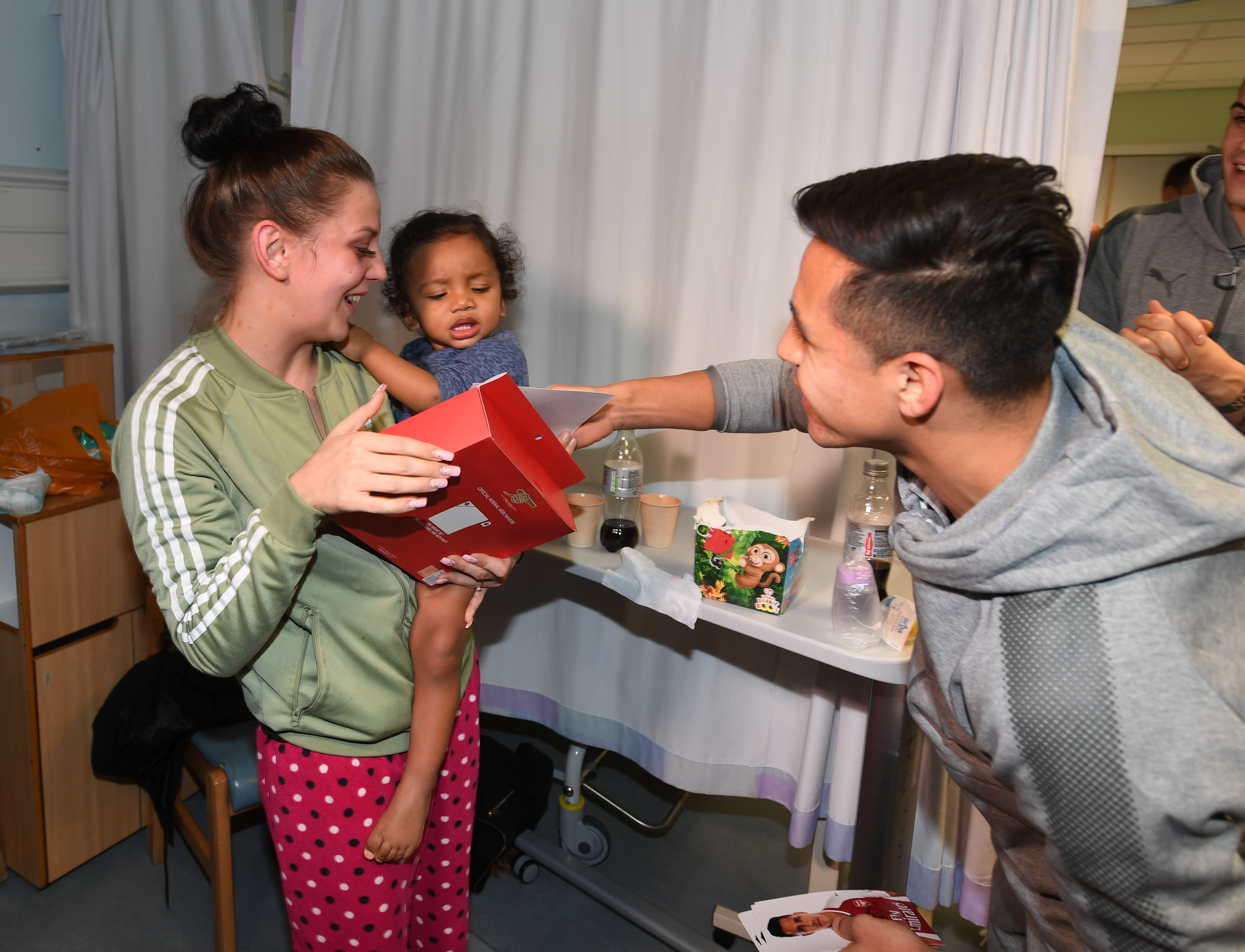 Arsenal Players Visit the Whittington Hospital