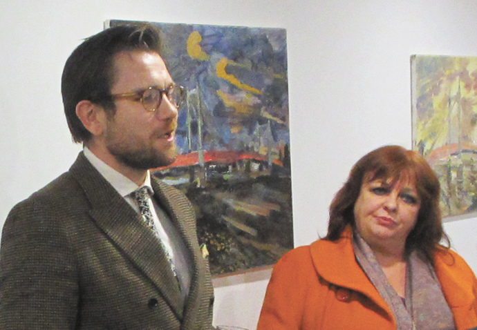 DAN LLYWELYN HALL & VICKY FOX