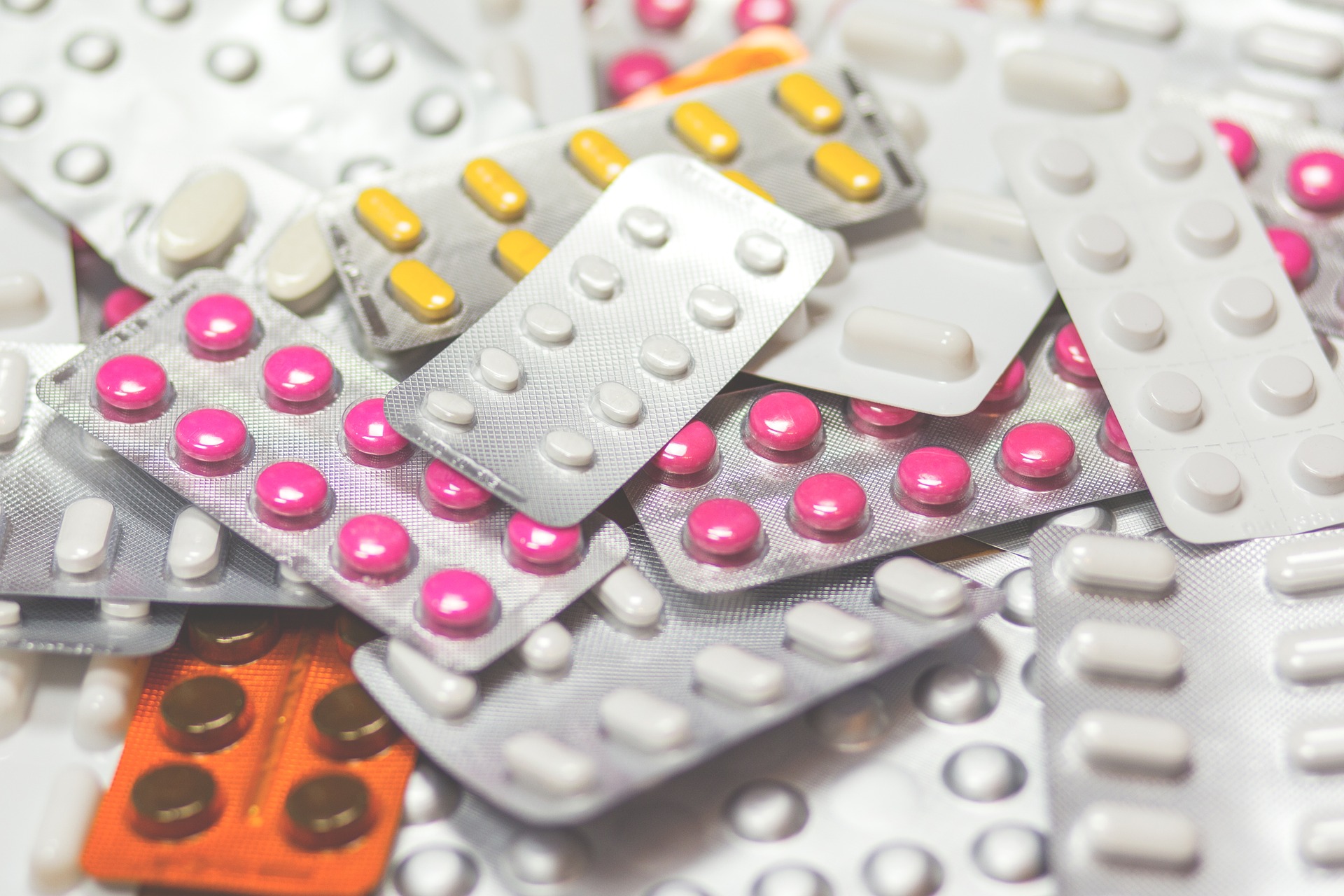 pills stock pic free from pixabay close-up-1853400_1920