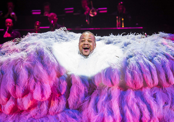 Review: Chicago The Musical, at Phoenix Theatre Cuba Gooding Jr in CHICAGO credit Tristram Kenton