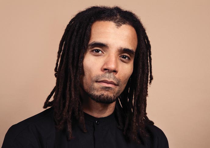 Akala c Alexis Chabala