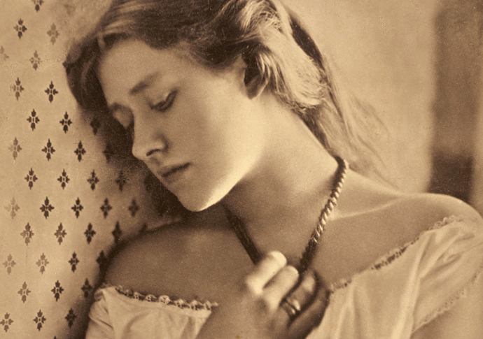 Julia Margaret Cameron Ellen Terry ar 16 Google Art Project