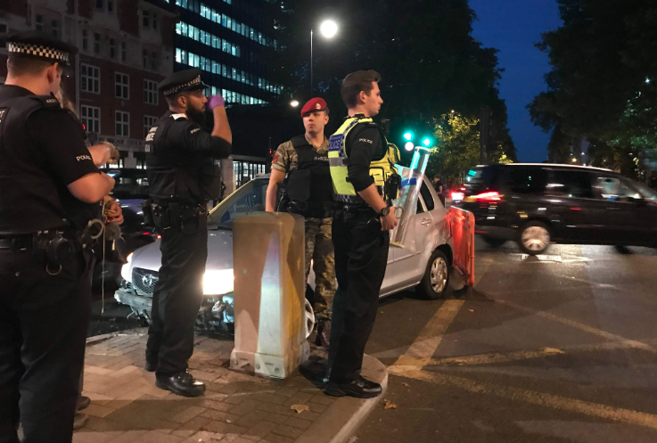 knife-crash-police-euston