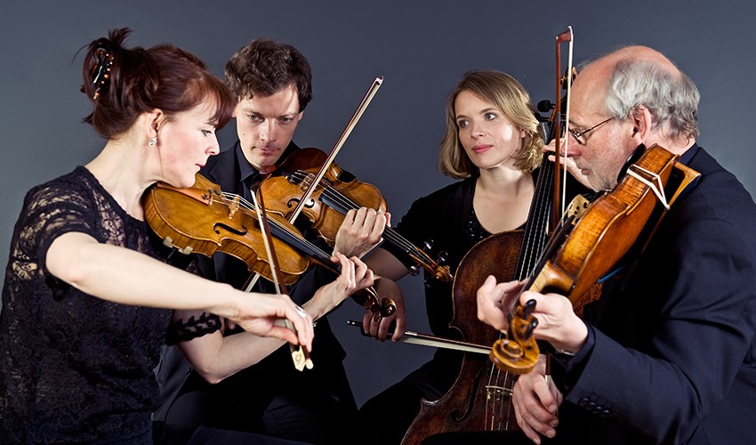 Chance to catch singer and cellist Simon Wallfisch at Conway Hall Fitzwilliam Quartet_photo Benjamin Harte