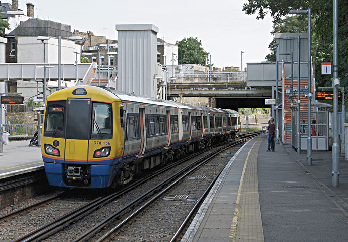 Canonbury_railway_station_MMB_CREDITMattBuck