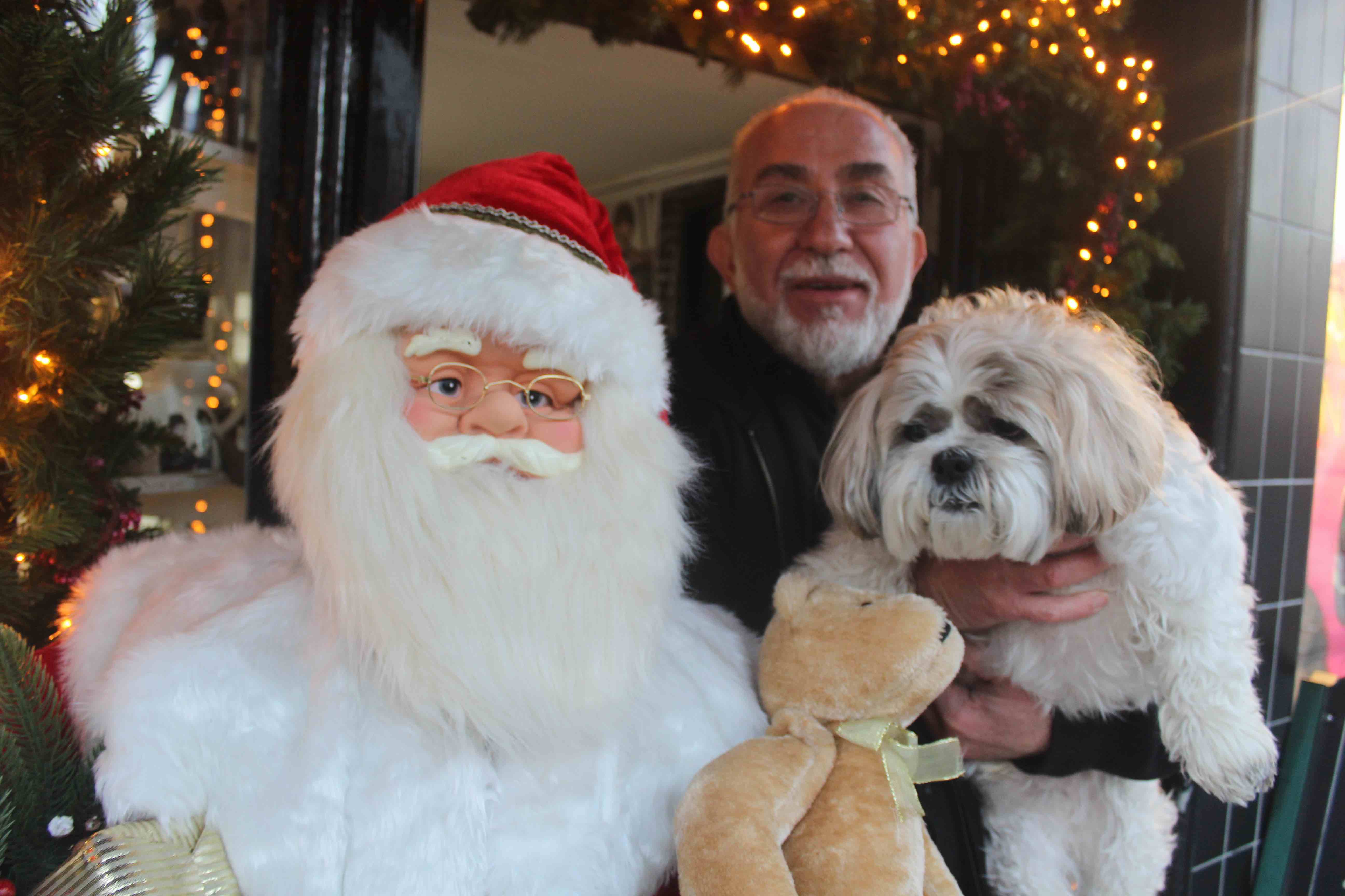 Santa at Camden Town barber shop helps raise money for missing people Ossie Mehmet