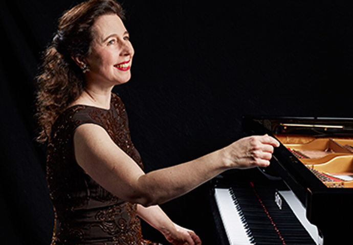 Bach in her fingers: Pianist Angela Hewitt in concert at Wigmore Hall Angela Hewitt