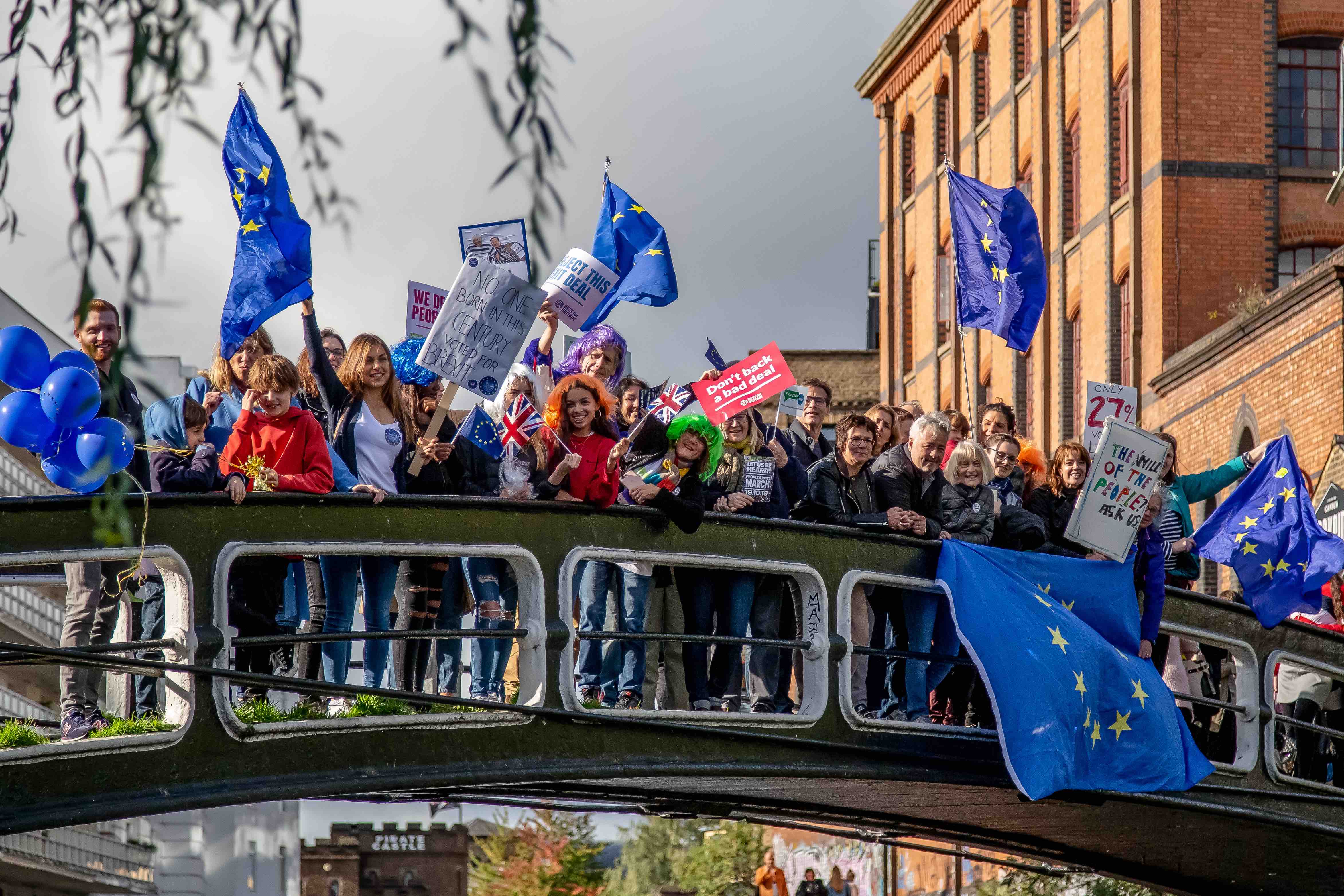 Thousands still urged to sign up for settled status as Brexit chaos continues PeoplesVote1-2