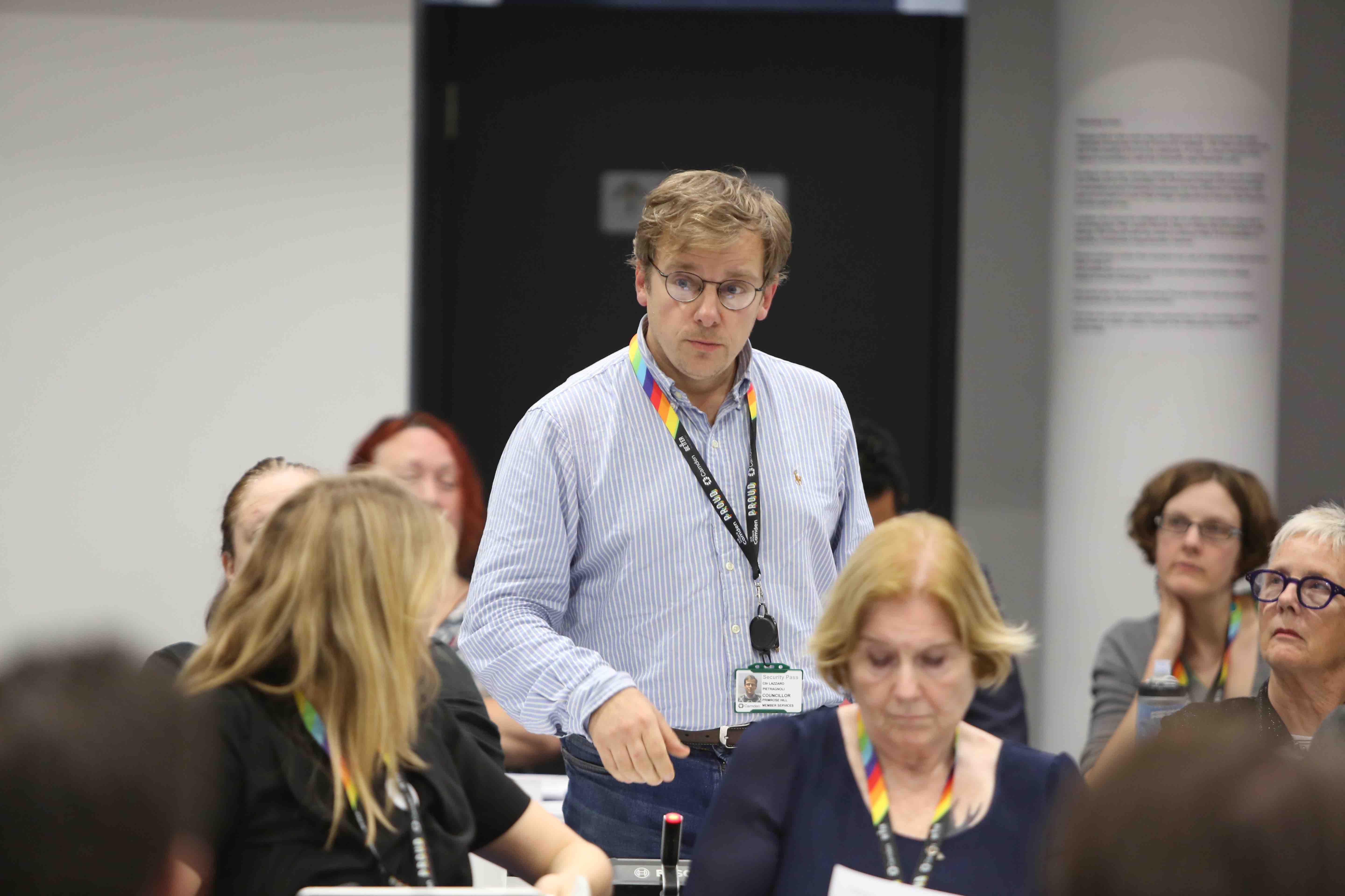 Labour rebels quietly walk out as councillors vote for their own pay rise lazzaro2