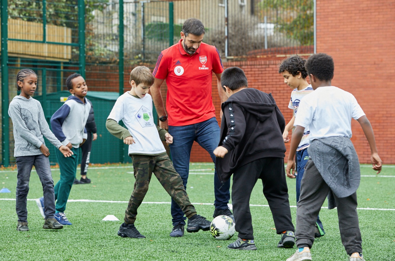 Arsenal star Robert Pires is first to try out school’s new pitch camdennewjournal 2019-11-07 at 12.00.38 (3)