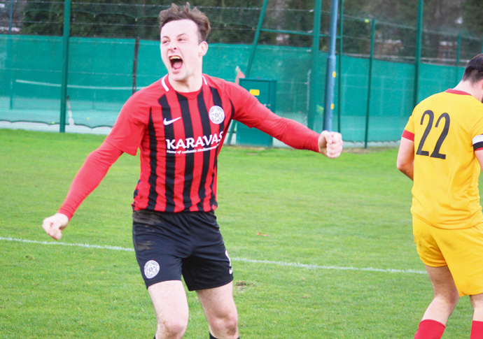 8-man Albion hang on for win Scannell