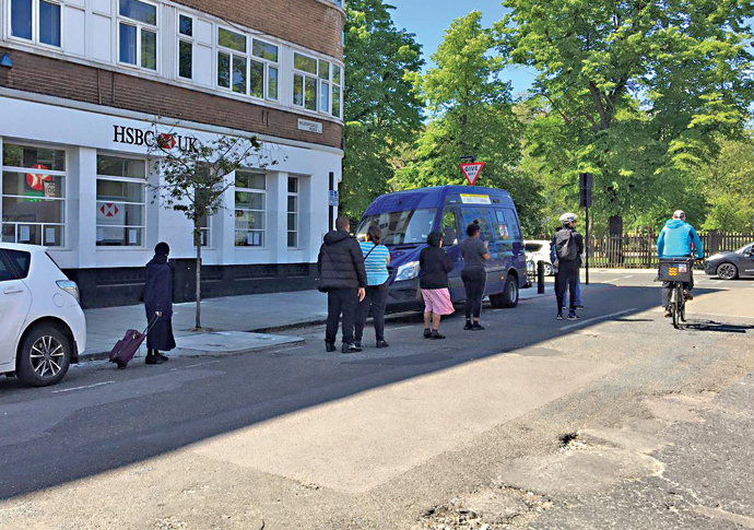 ‘Nervous’ customers join long queues as banks close early Queue outside HSBC in Finsbury Park