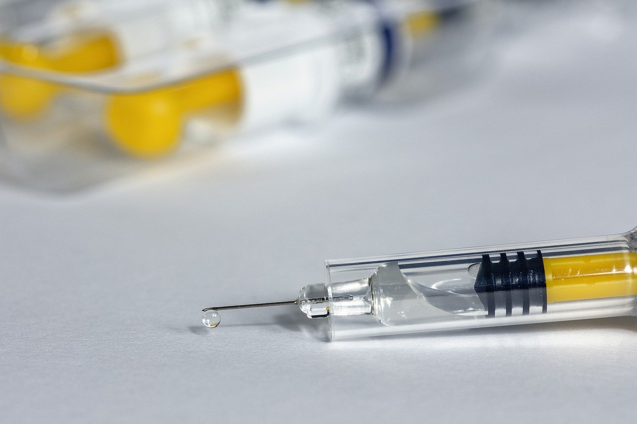 Coronavirus: Vaccinations for children syringe-4544448_1280