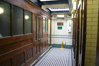 Coronavirus: Public toilets reopen 3160454
