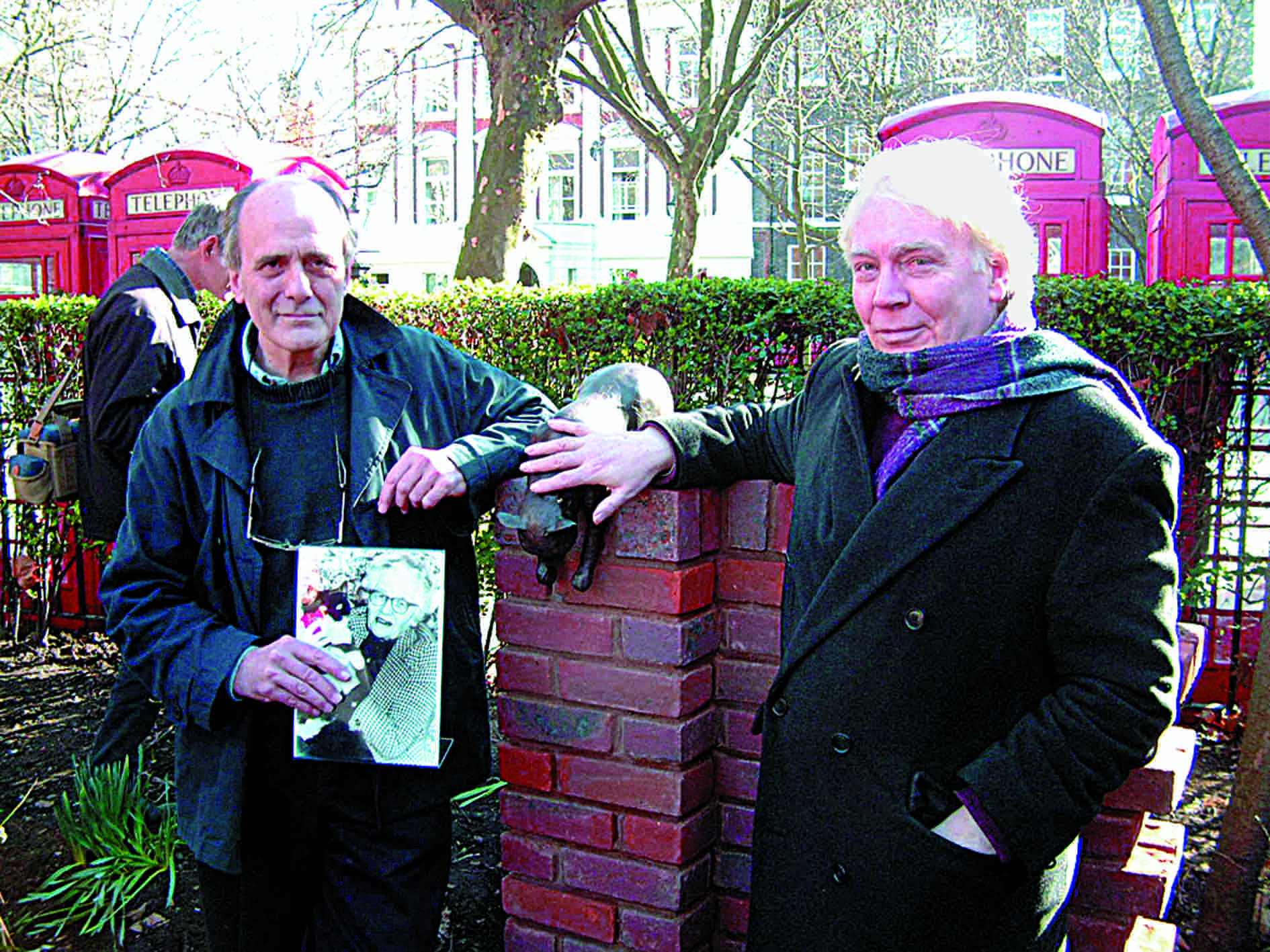 Thieves snatch memorial to campaigner and her cat Sam 04.catstattwo