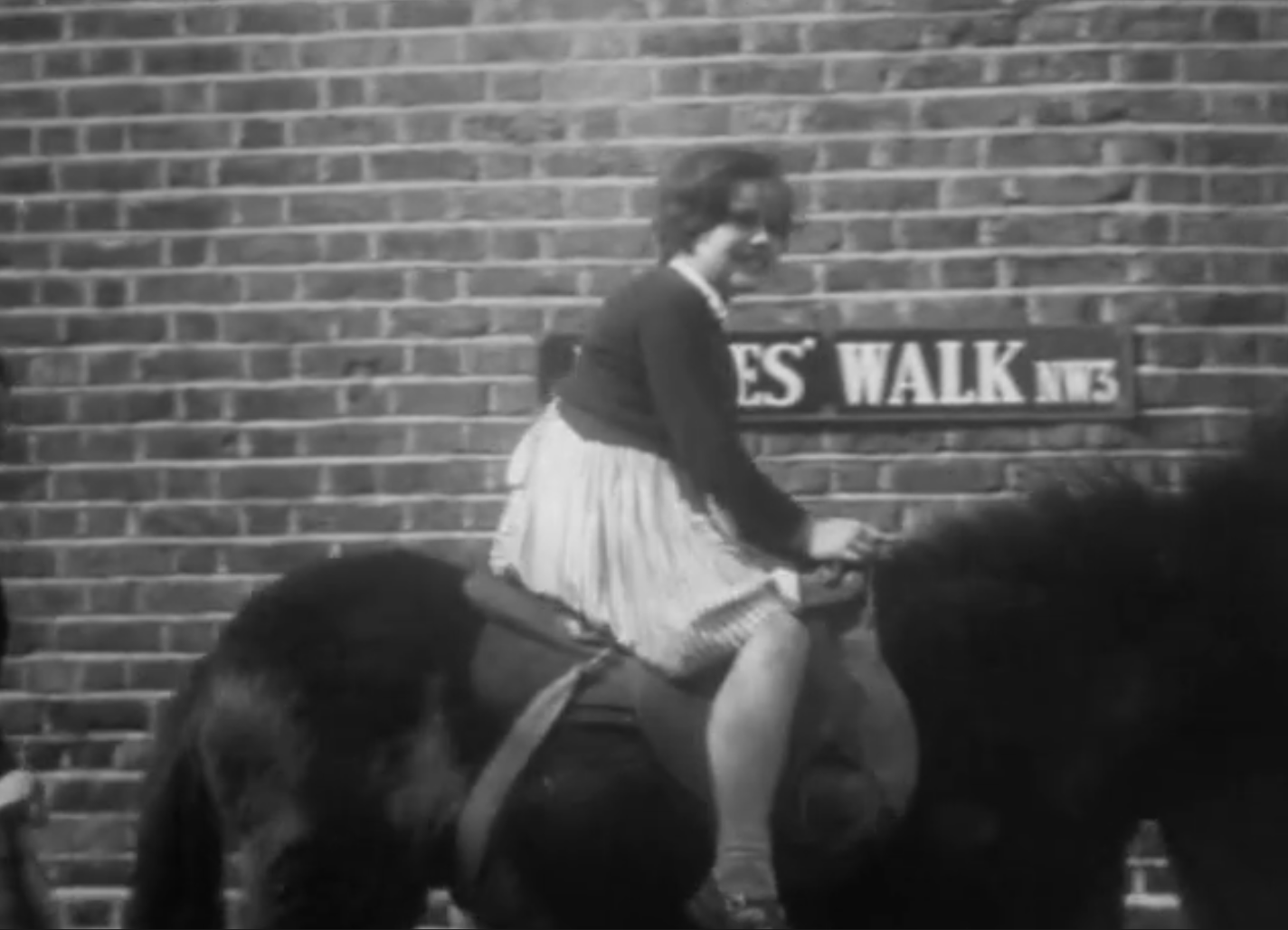 Take a stroll around 1950s Hampstead as rare footage goes online hampstead1950 1950s 2021-10-12 at 14.14.45