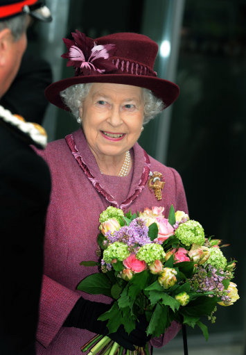 Lady Reed Queen Reflections in the rain as tributes pour in for a devoted Queen ...