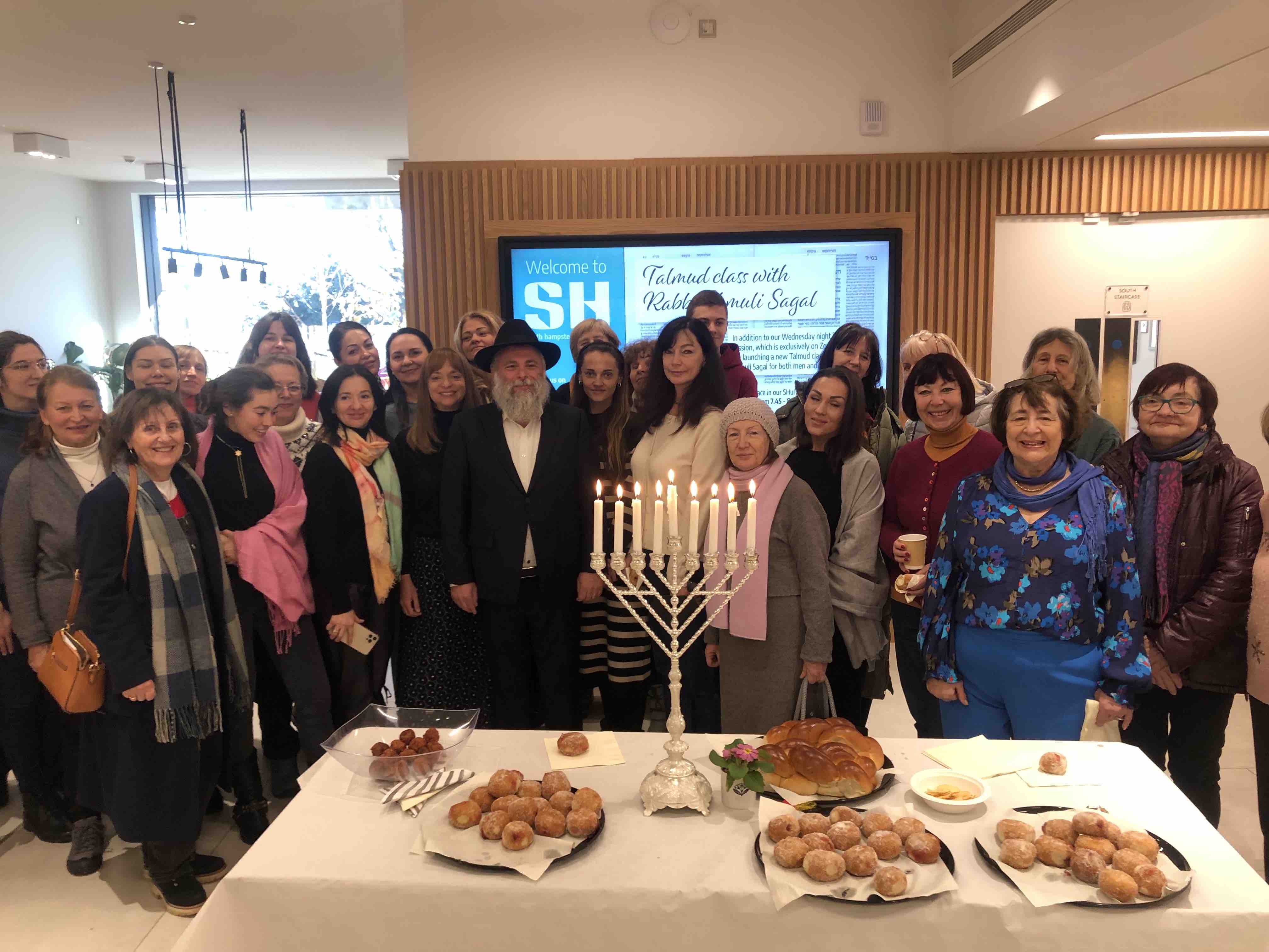 Kyiv rabbi meets Ukrainian refugees at synagogue RABBI 3