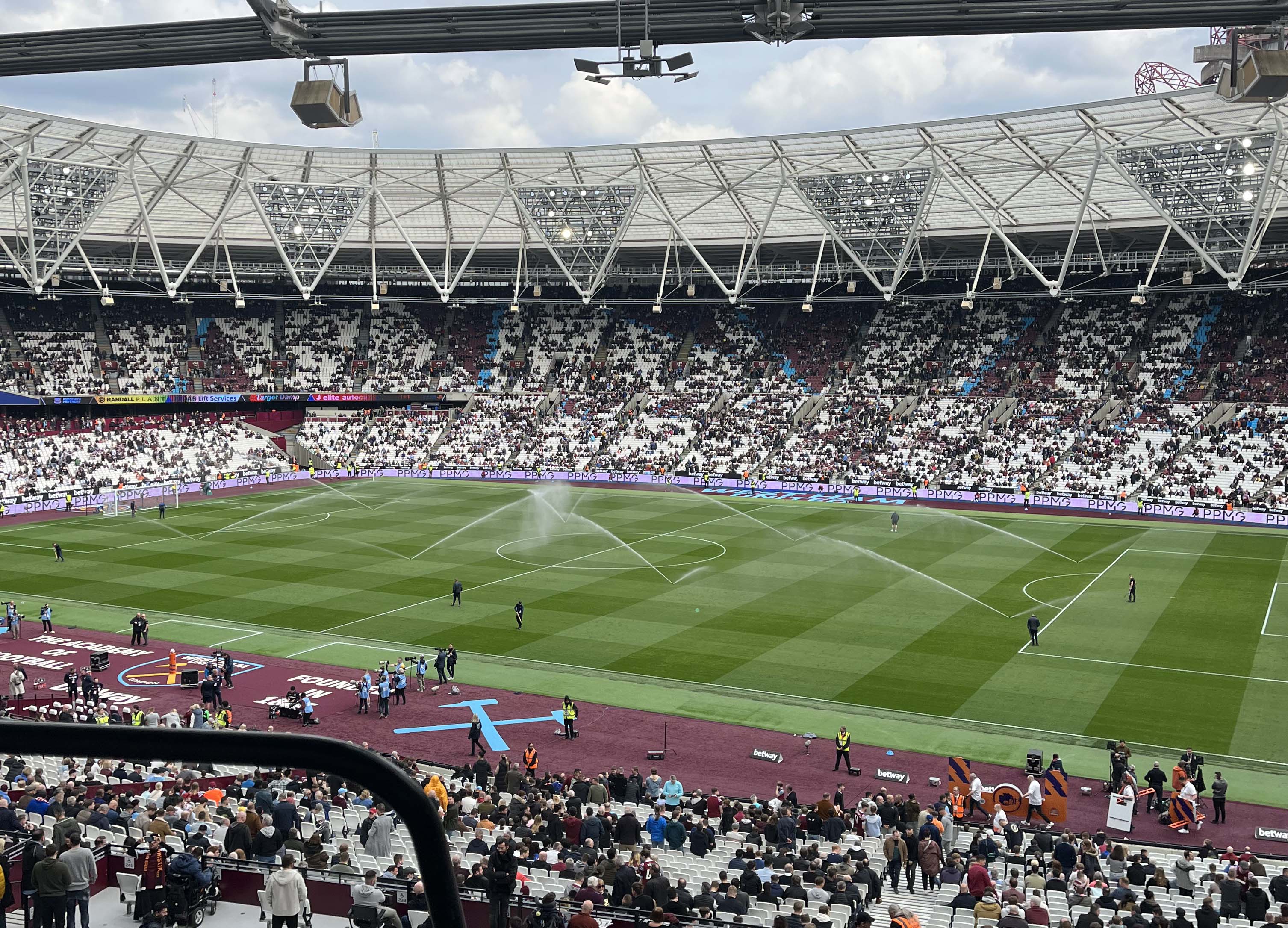 Arsenal throw away two-goal lead again to draw at West Ham The London Stadium