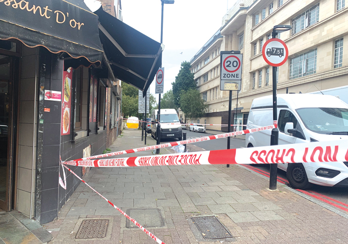 Cordon-in-Hornsey-road-with-tent