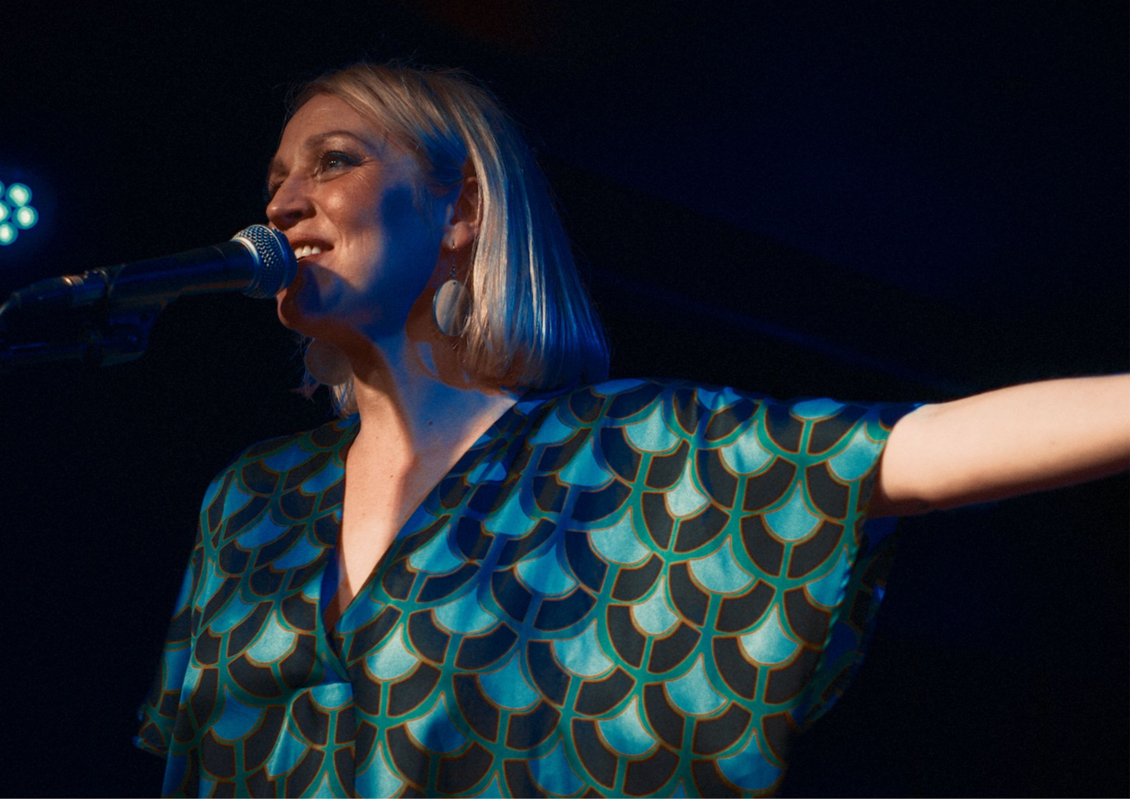 Free gig in Camden Market! Jazz singer Lucy Randell is going Back to Black lucy