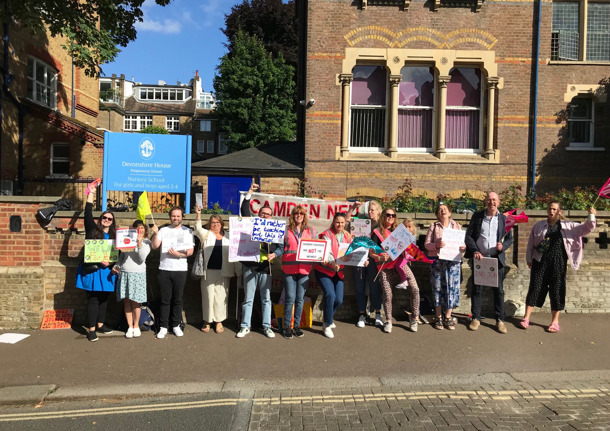 Picket line at private school over staff pay private school strike (1)