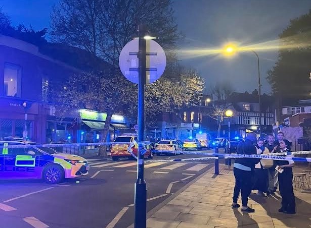 Seafood restaurant owner rushed to help ‘stabbing’ victim after dramatic Swains Lane attack 00e5a978-fa48-4505-aa59-8834aa9ad26b