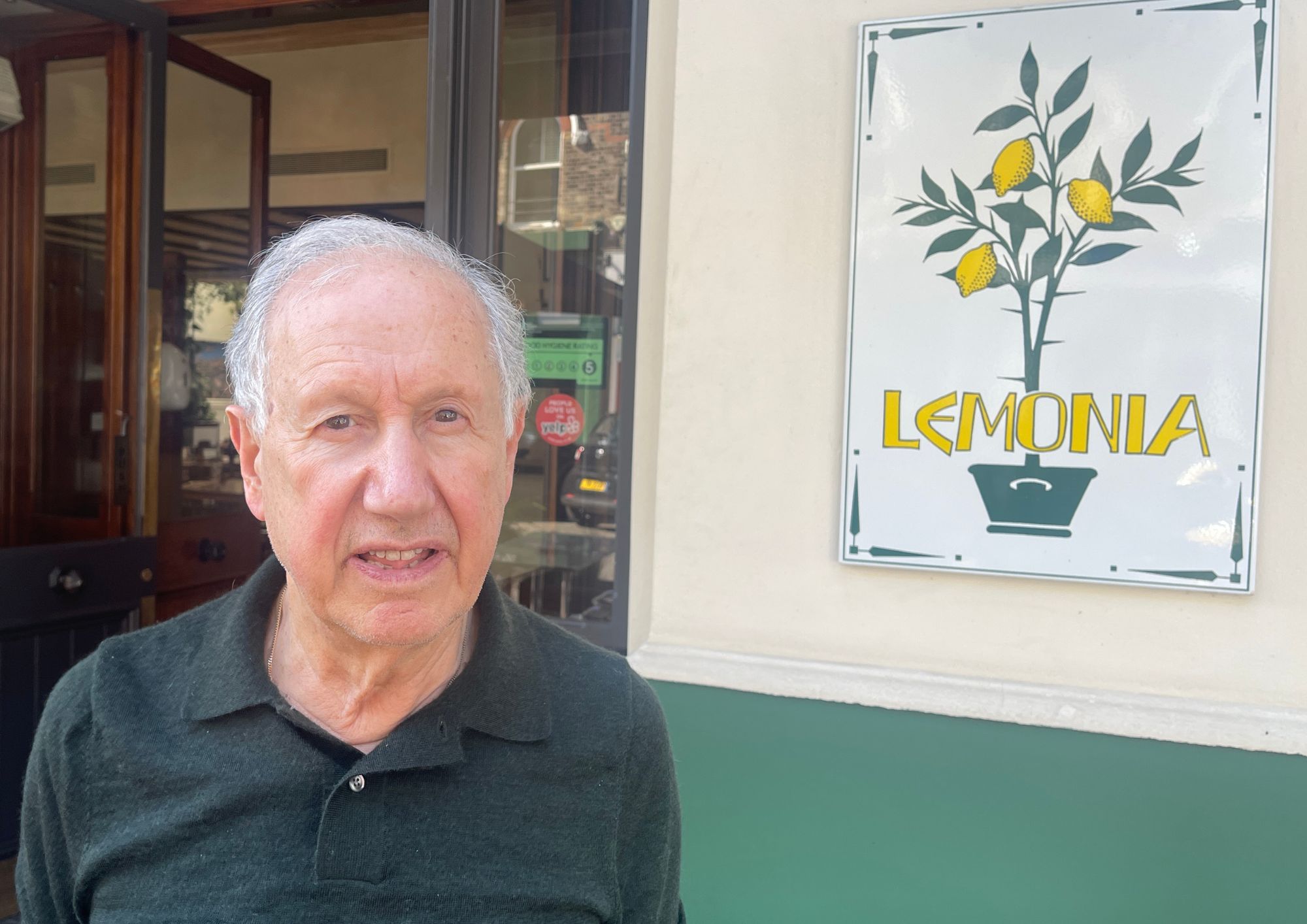 Lemonia – and Lime! Famous restaurant swamped by hire bikes limebikes lemonia (2)