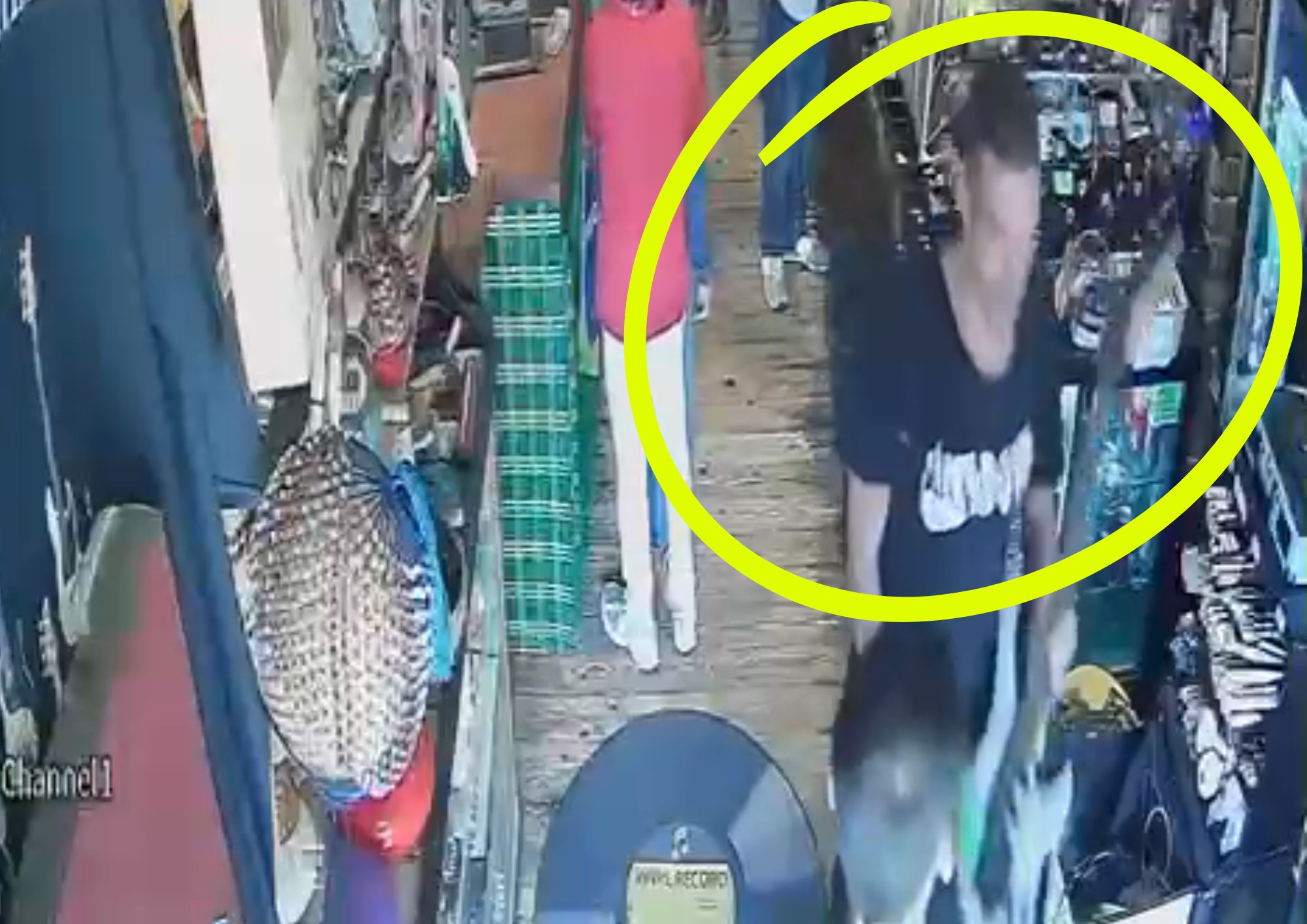 ‘He just walks out with it’: Brazen guitar theft at Camden Town music shop camden guitars (2)