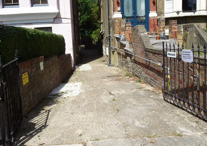 Bins drive 03-PHOTO 17 Driveway Perspective
