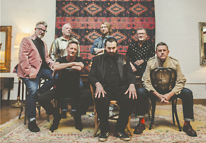 Pete McKee and his band The Everly Pregnant Brothers_Press photo-1
