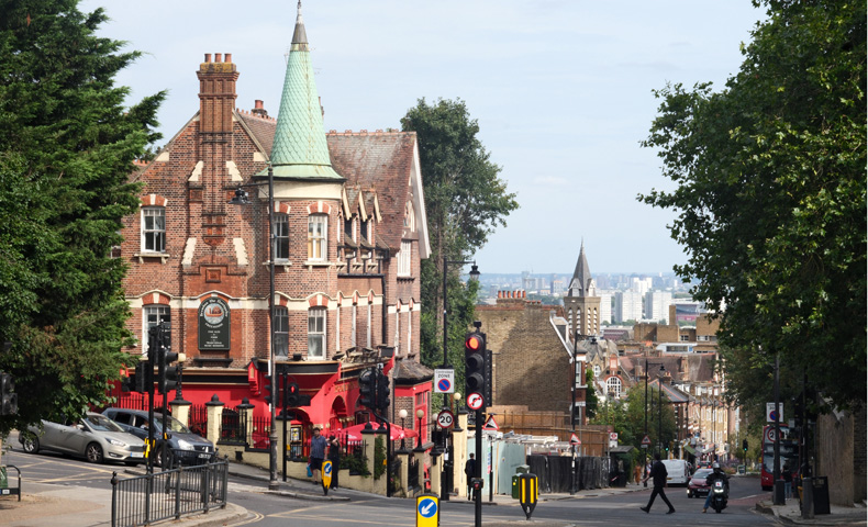 Pub reopens weeks after shock closure Brendan the navigator credit John Hartley @loveforsalelondon