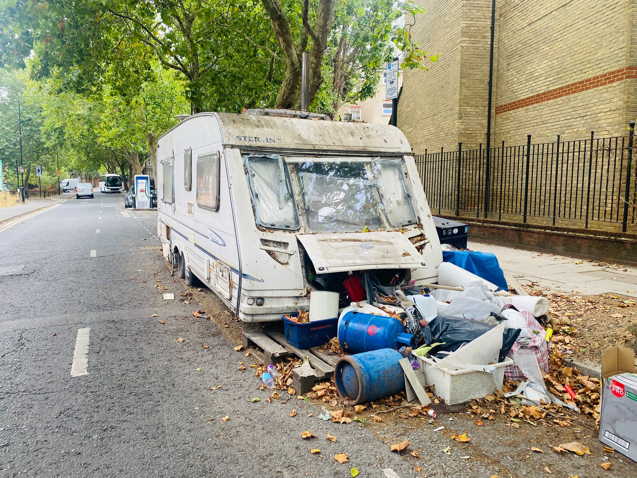 Abandoned caravan is finally removed 6d6590f5-ce5f-4a59-bb9d-304b8e39de9a
