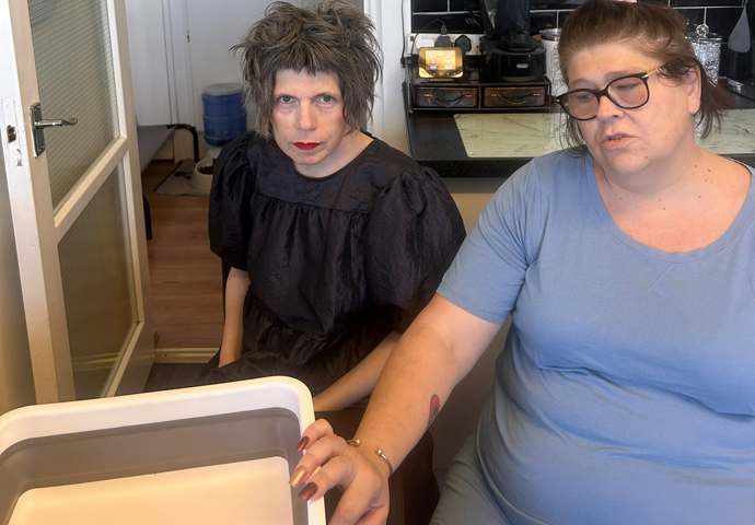 ‘Palmed off’ tenant says she was told to wash herself in kitchen sink bowl Allison proderick and Sarah nash