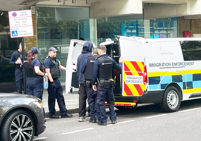 Immigration raids target tents on Euston Road homelessness raid 2